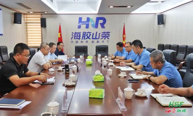 艾轶伦在海南橡胶山荣分公司座谈。。。